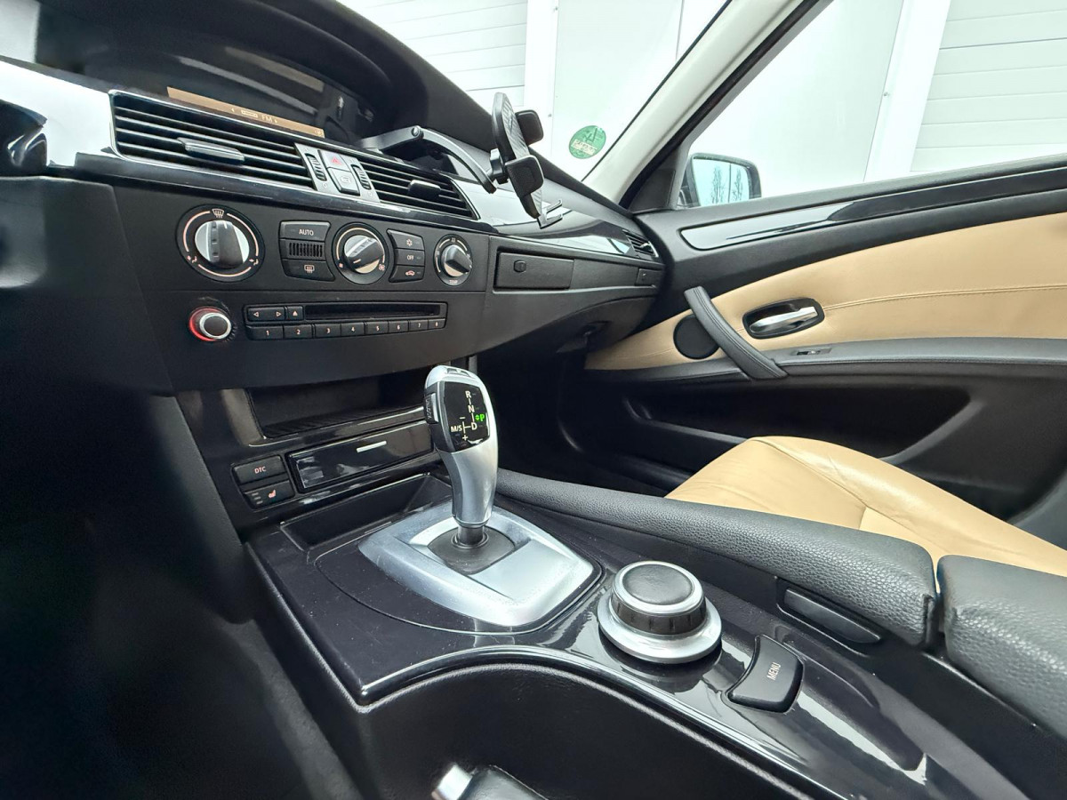 BMW 525 3.0 benzīns.