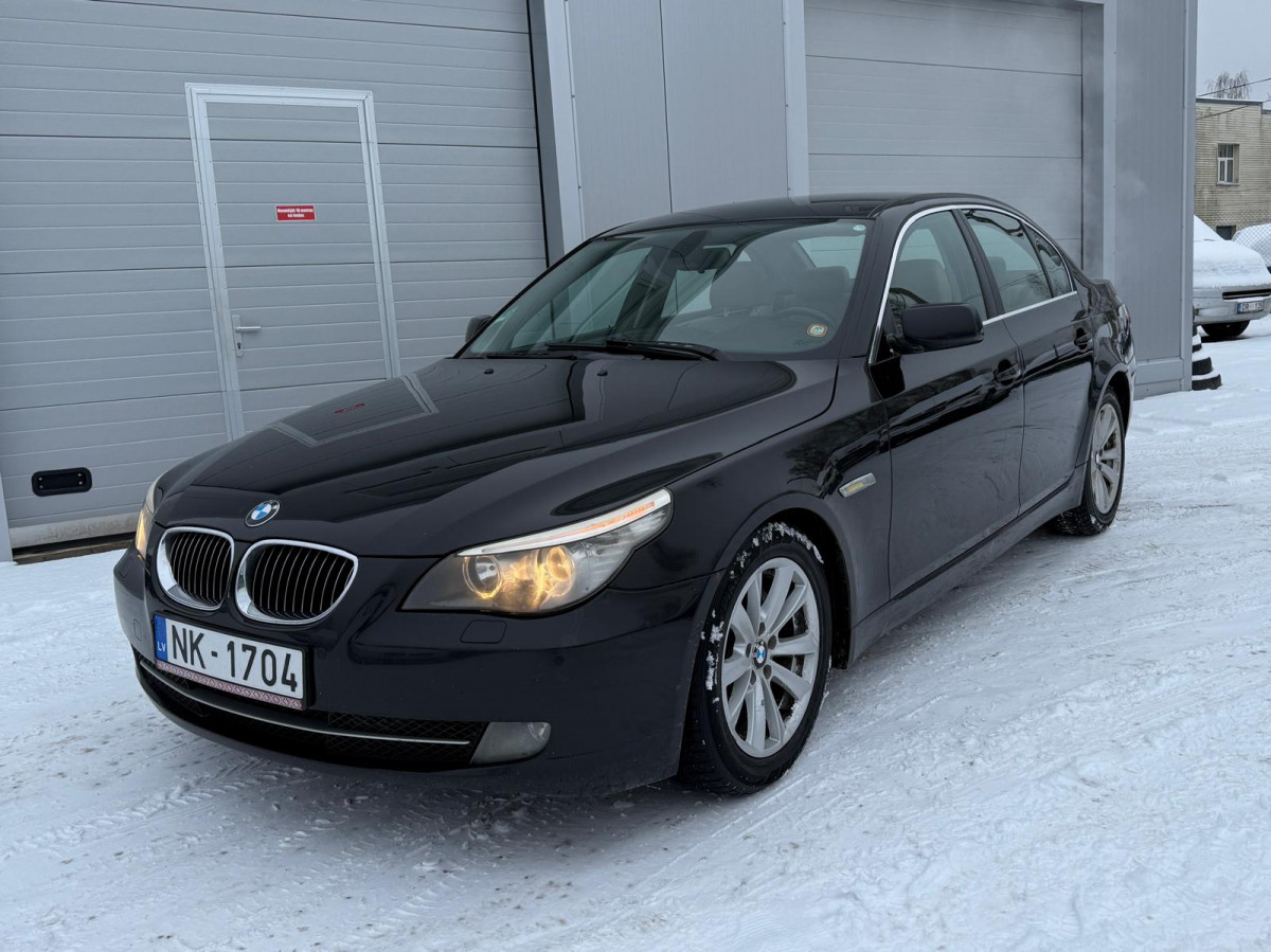 BMW 525 3.0 benzīns.