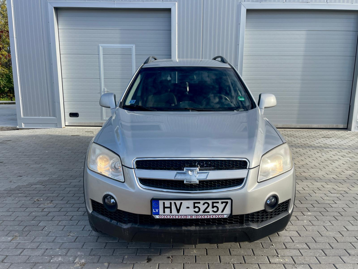 Chevrolet Captiva 2.4 benzīns.