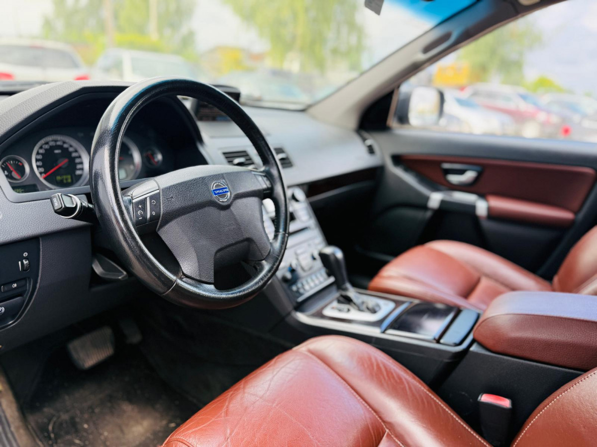 Volvo XC90 2.4D5 7 sēdvietas.