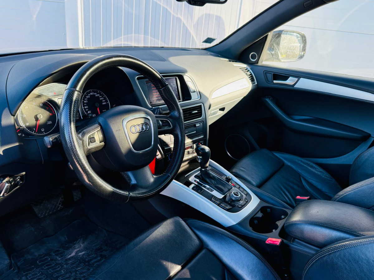 Audi Q5 2.0 benzīns.