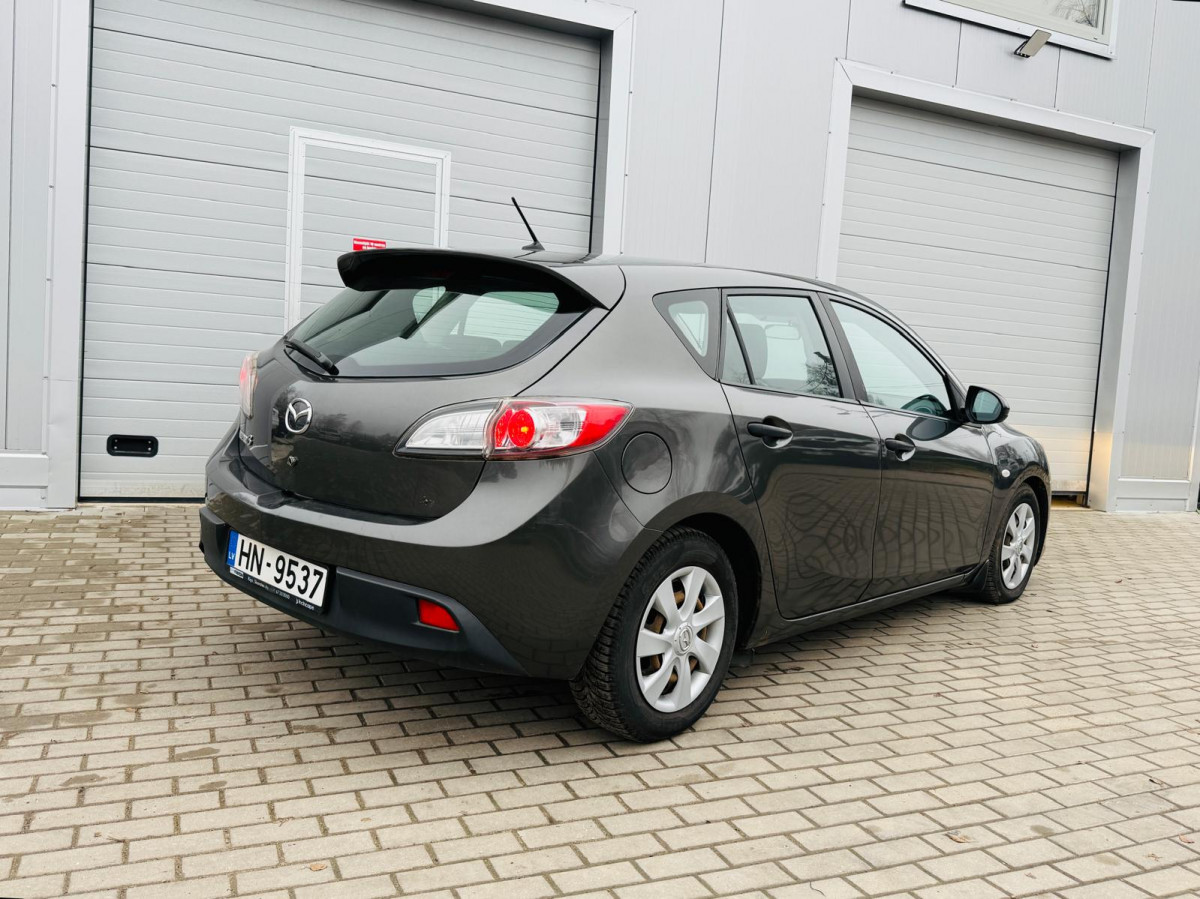 Mazda 3, 1.6 benzīns.