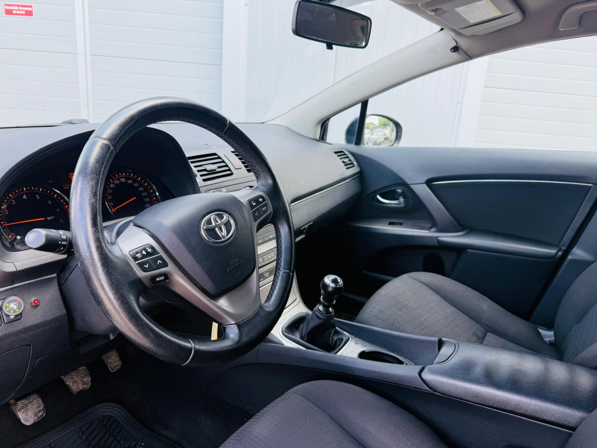 Toyota Avensis 2.0 benzīns/gāze.