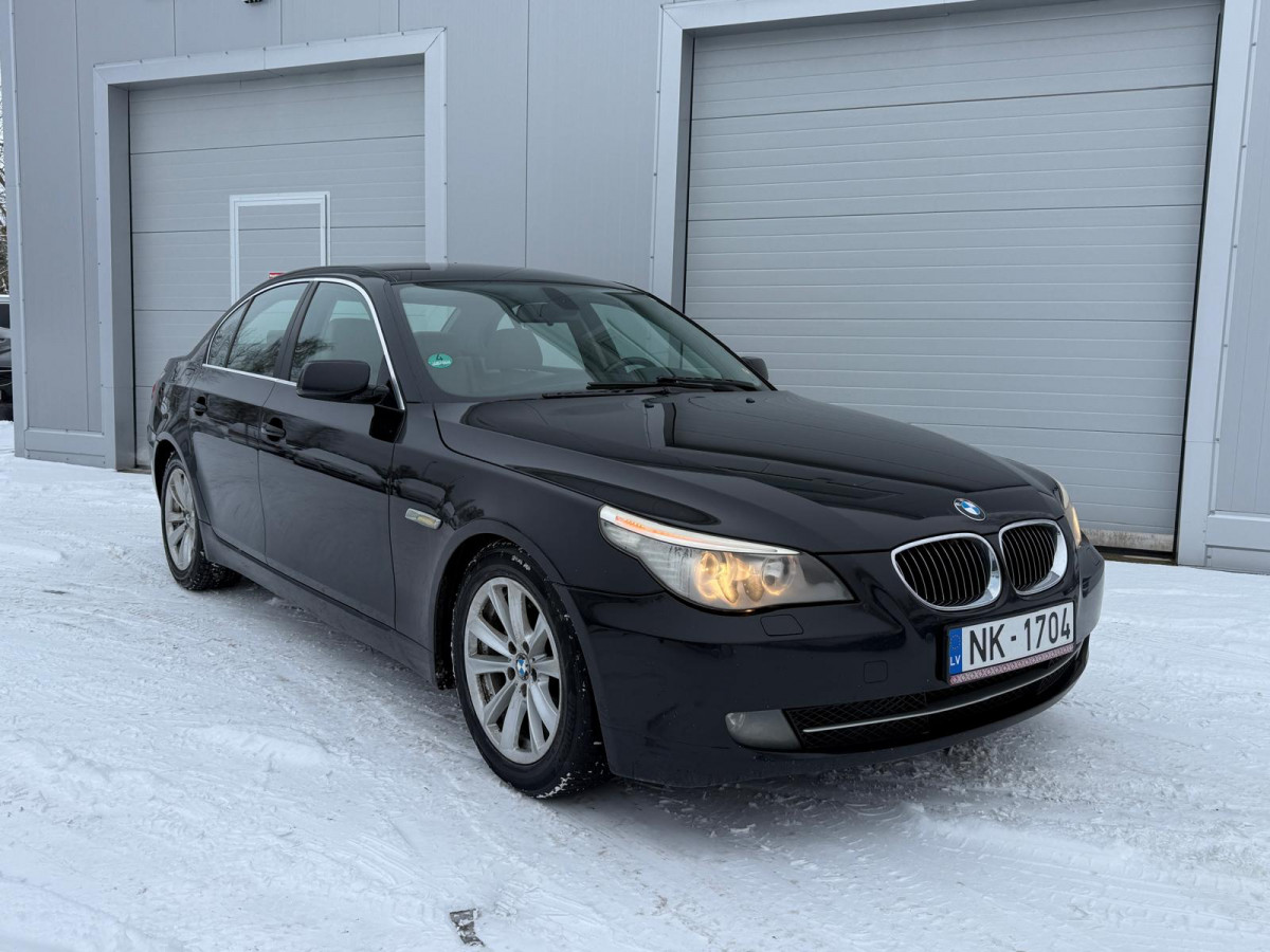 BMW 525 3.0 benzīns.