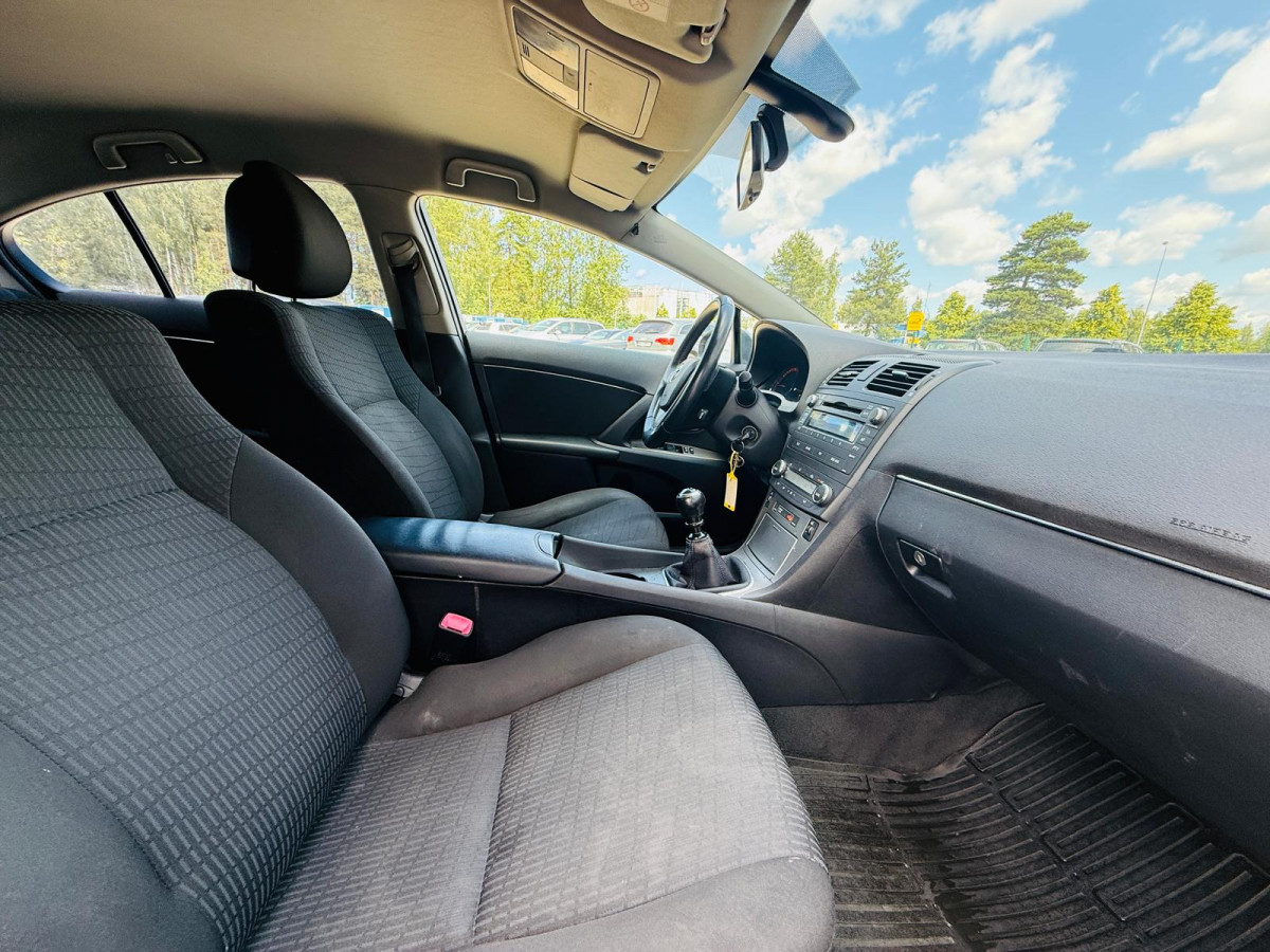 Toyota Avensis 2.0 benzīns/gāze.