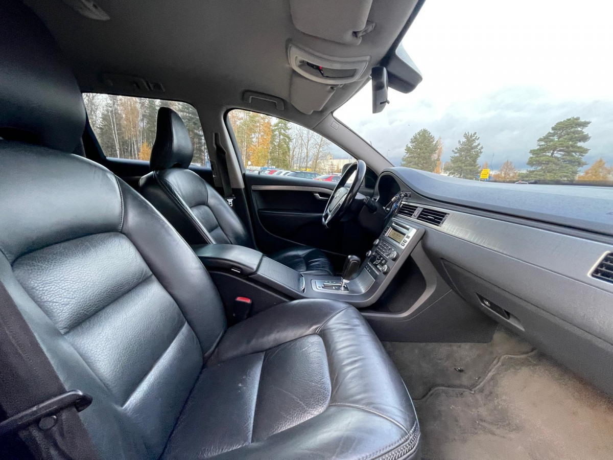 Volvo XC70 2.4D5 AWD.