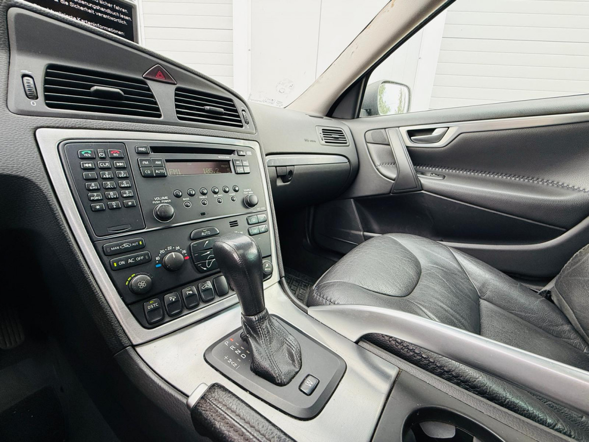 Volvo XC70 2.4D5 AWD.