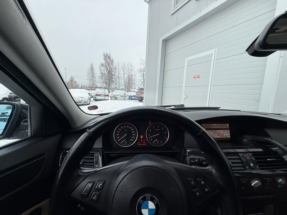 BMW 525 3.0 benzīns.