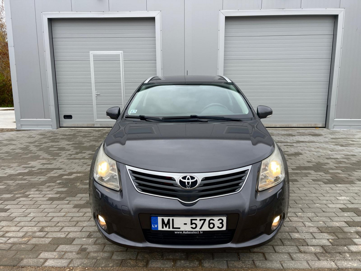 Toyota Avensis 1.6 benzīns.