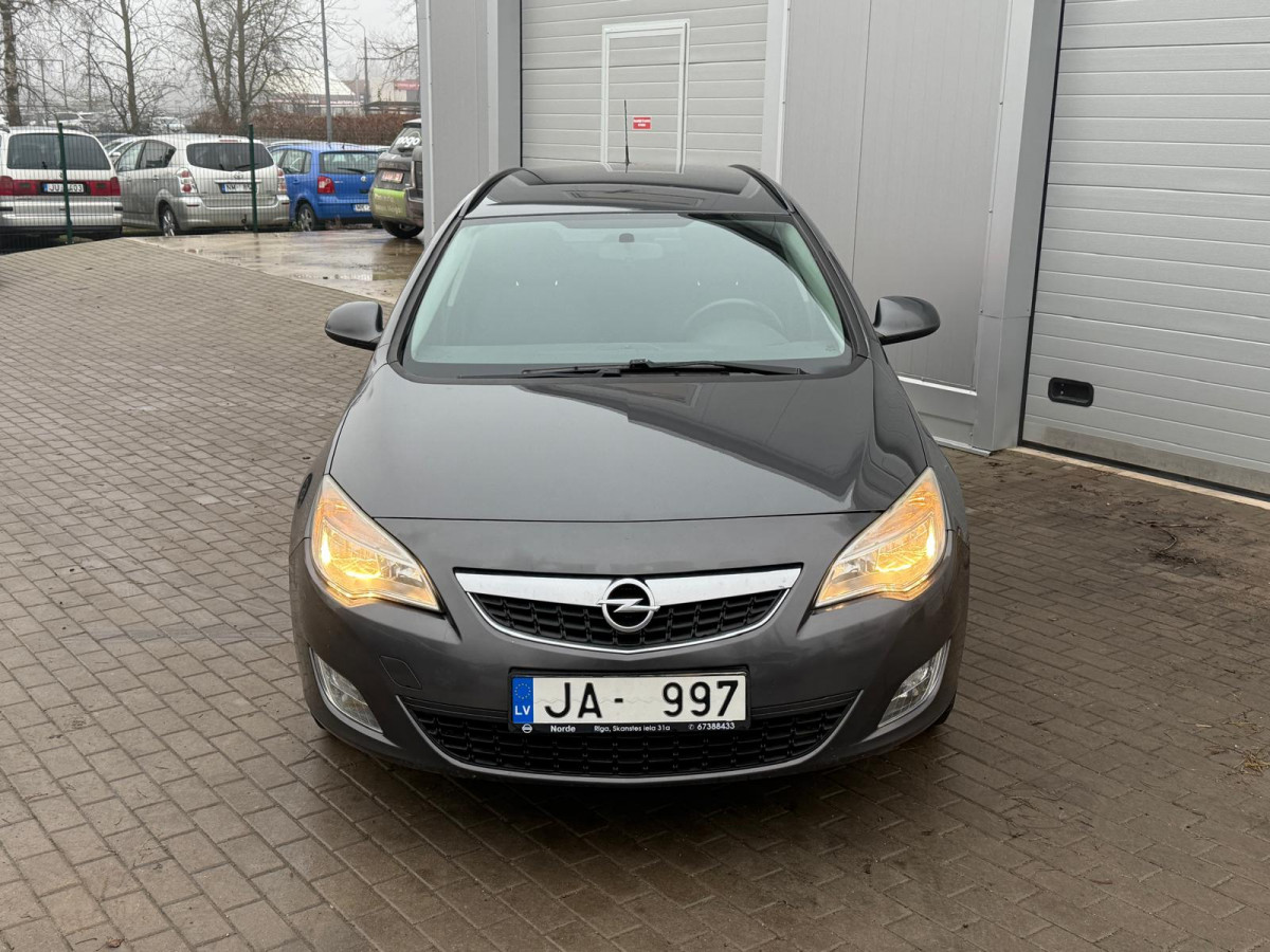 Opel Astra 1.6 benzīns.