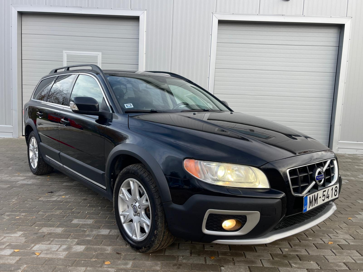 Volvo XC70 2.4D5 AWD.