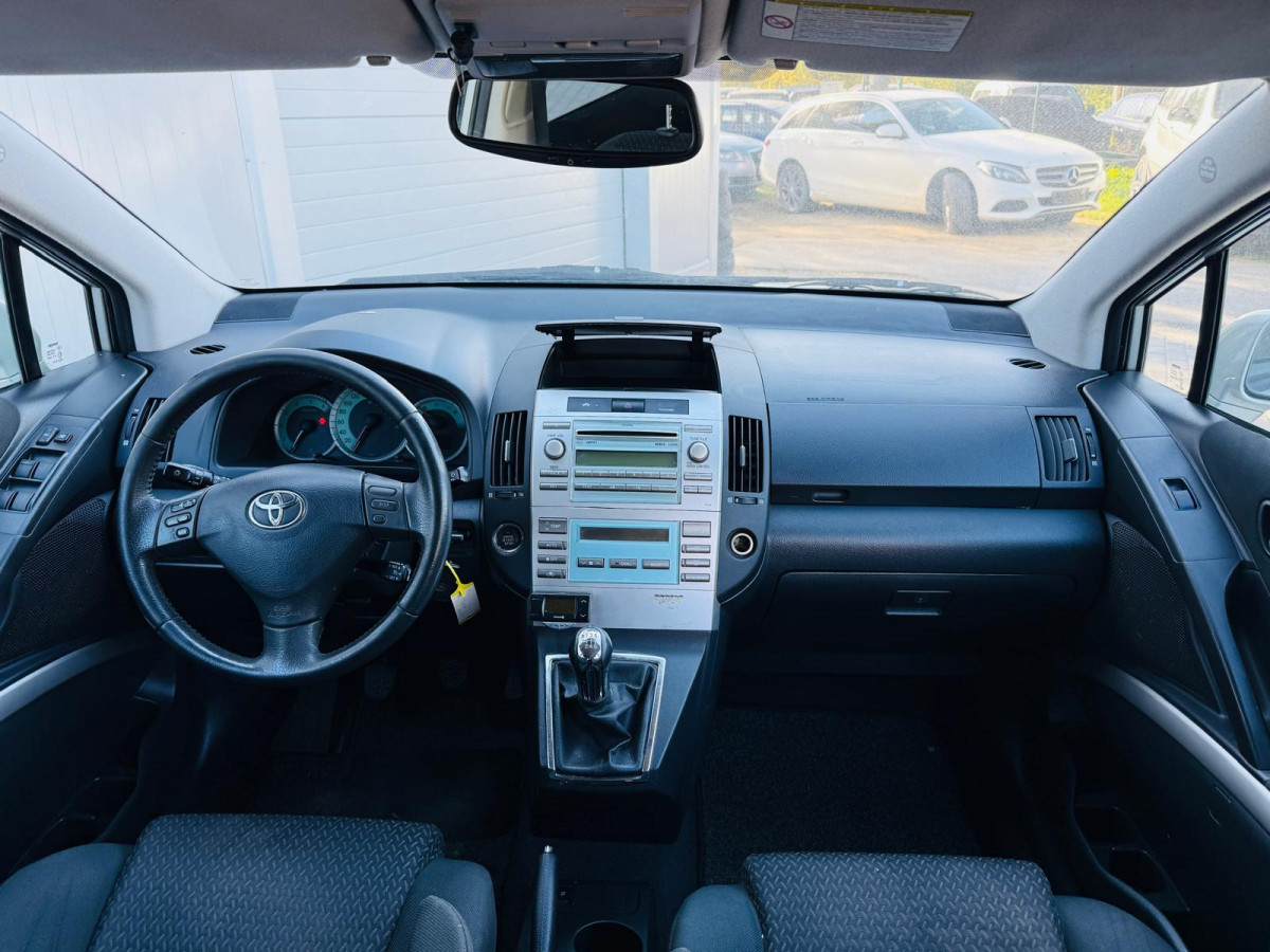 TOYOTA COROLLA VERSO 2.2 D4D