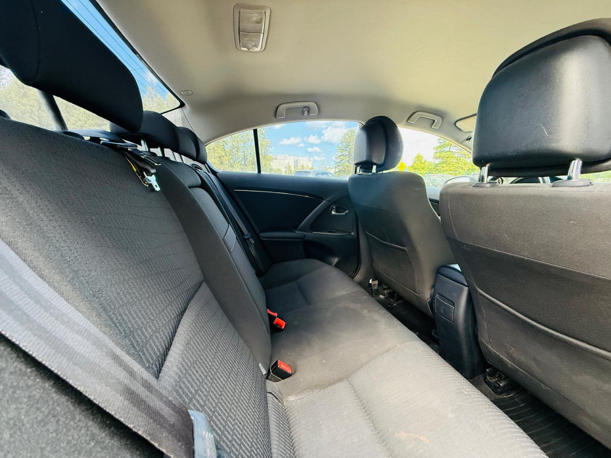 Toyota Avensis 2.0 benzīns/gāze.