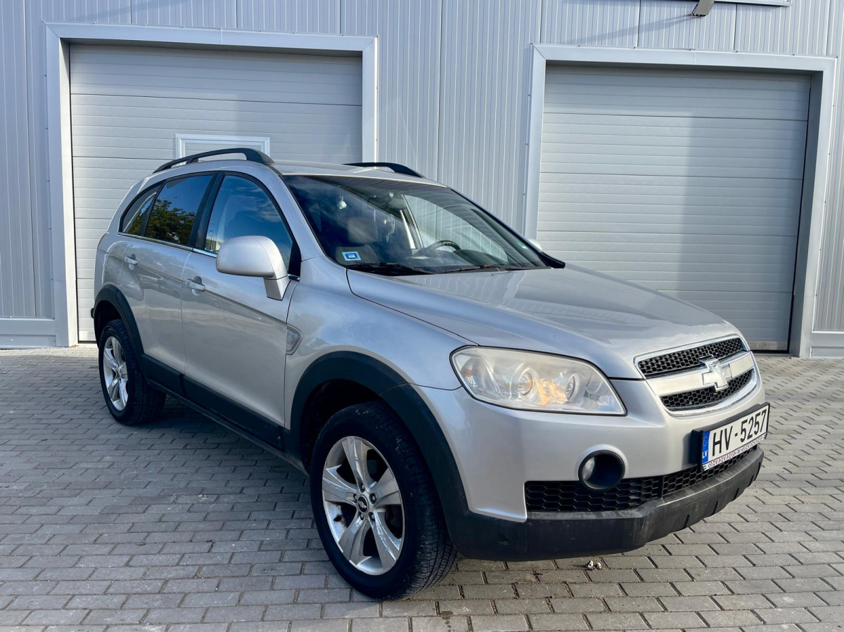 Chevrolet Captiva 2.4 benzīns.
