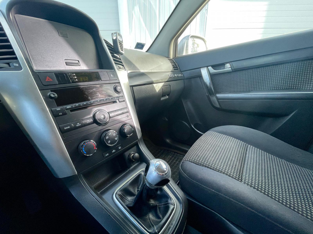Chevrolet Captiva 2.4 benzīns.