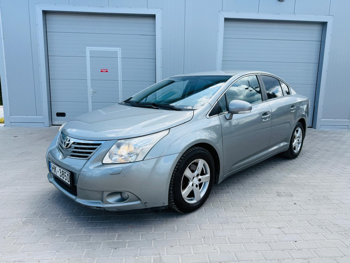 Toyota Avensis 2.0 benzīns/gāze.