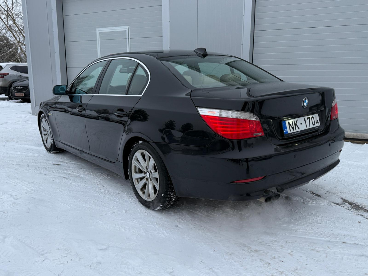 BMW 525 3.0 benzīns.