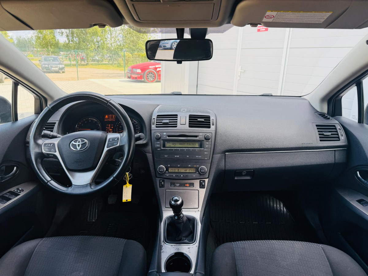 Toyota Avensis 2.0 benzīns/gāze.