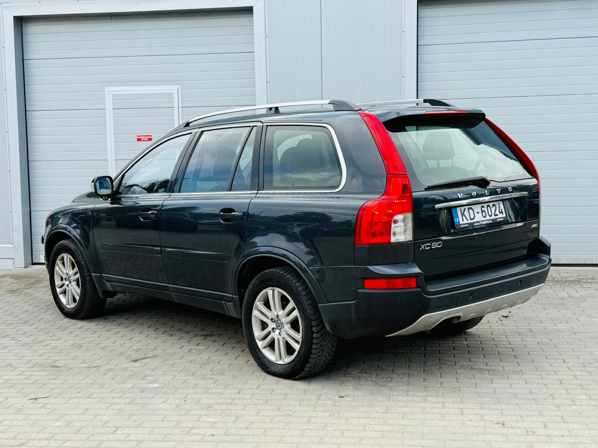 Volvo XC90 2.4D5 7 sēdvietas.