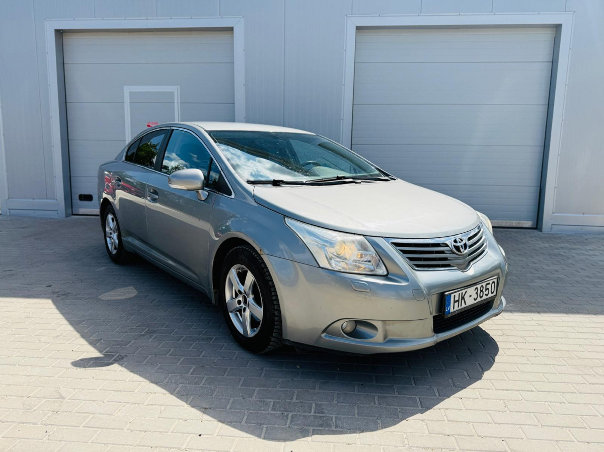 Toyota Avensis 2.0 benzīns/gāze.