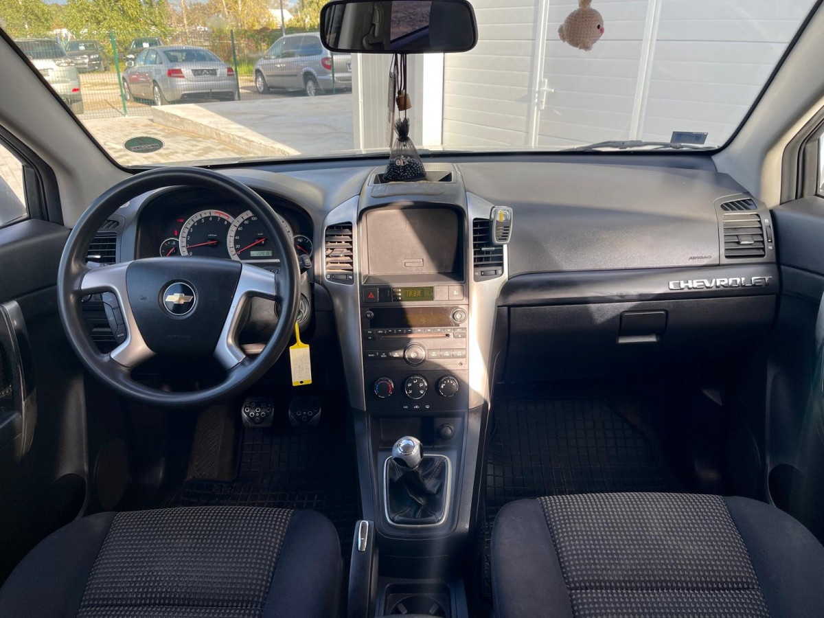 Chevrolet Captiva 2.4 benzīns.