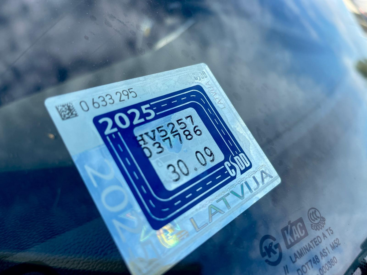 Chevrolet Captiva 2.4 benzīns.