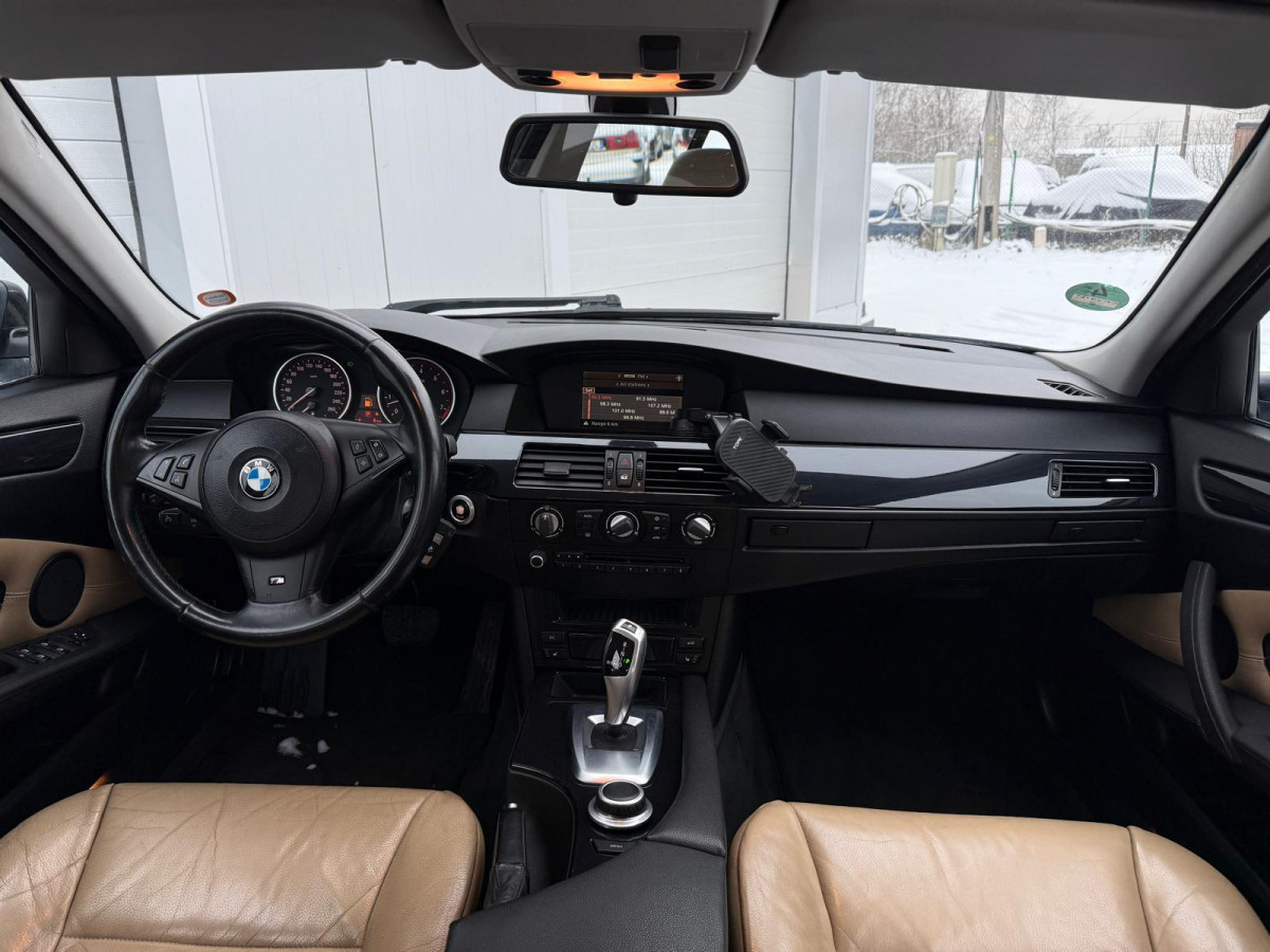 BMW 525 3.0 benzīns.