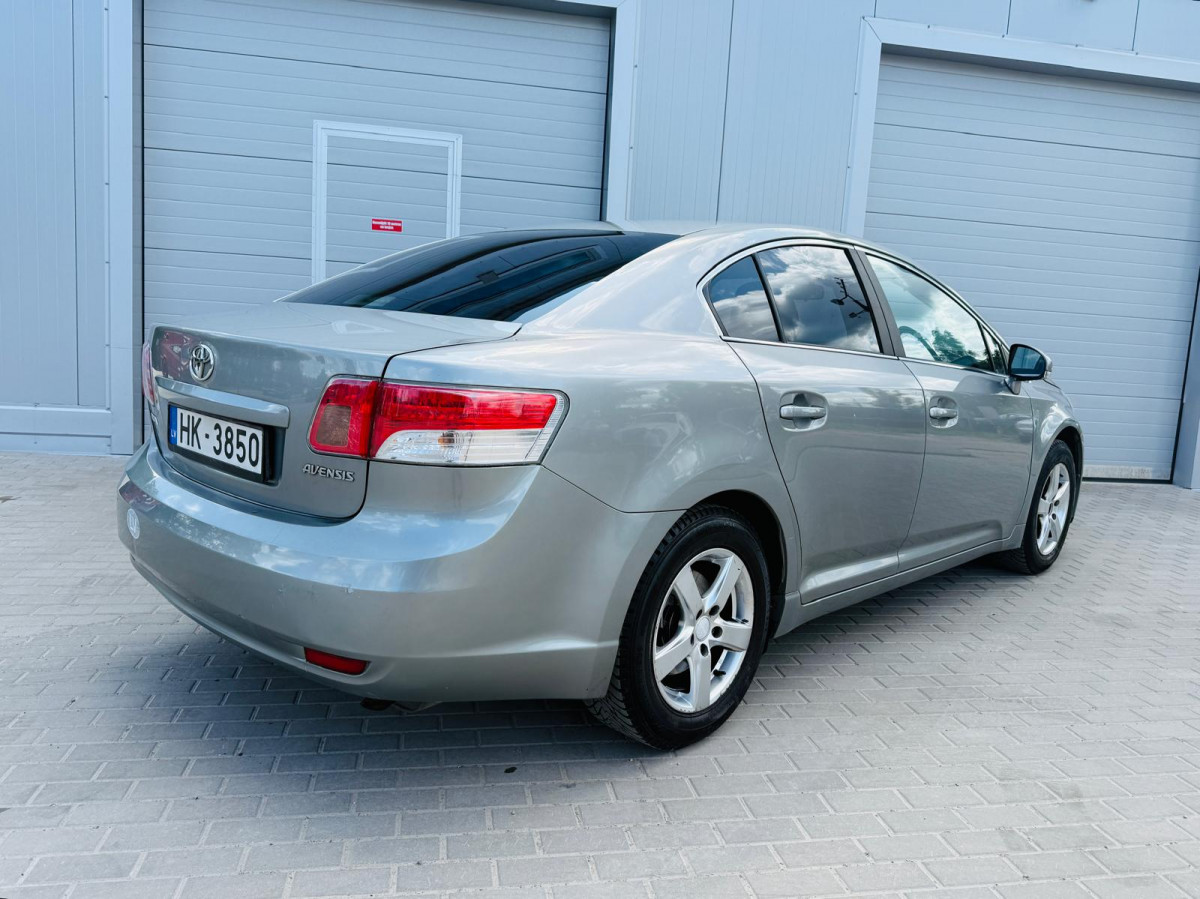 Toyota Avensis 2.0 benzīns/gāze.