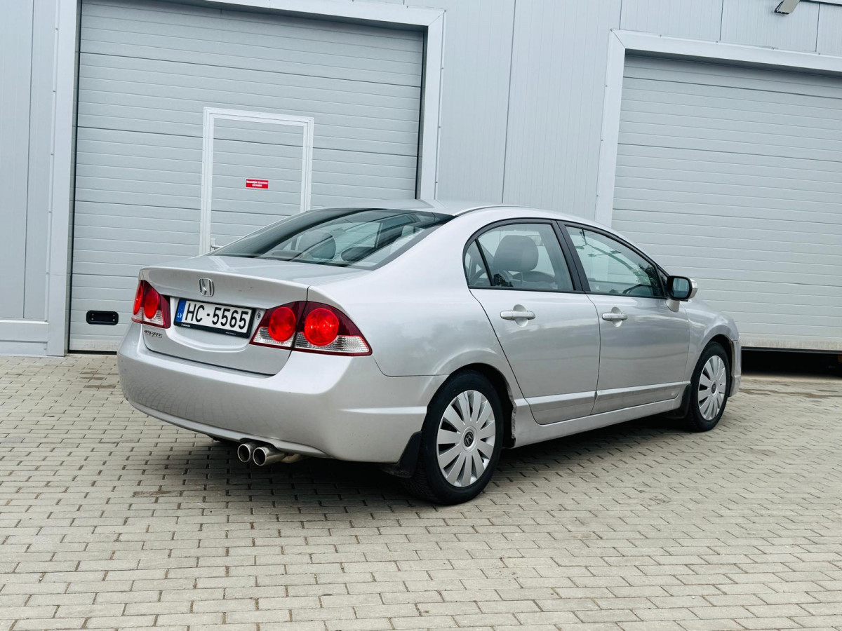 Honda Civic 1.8 benzīns