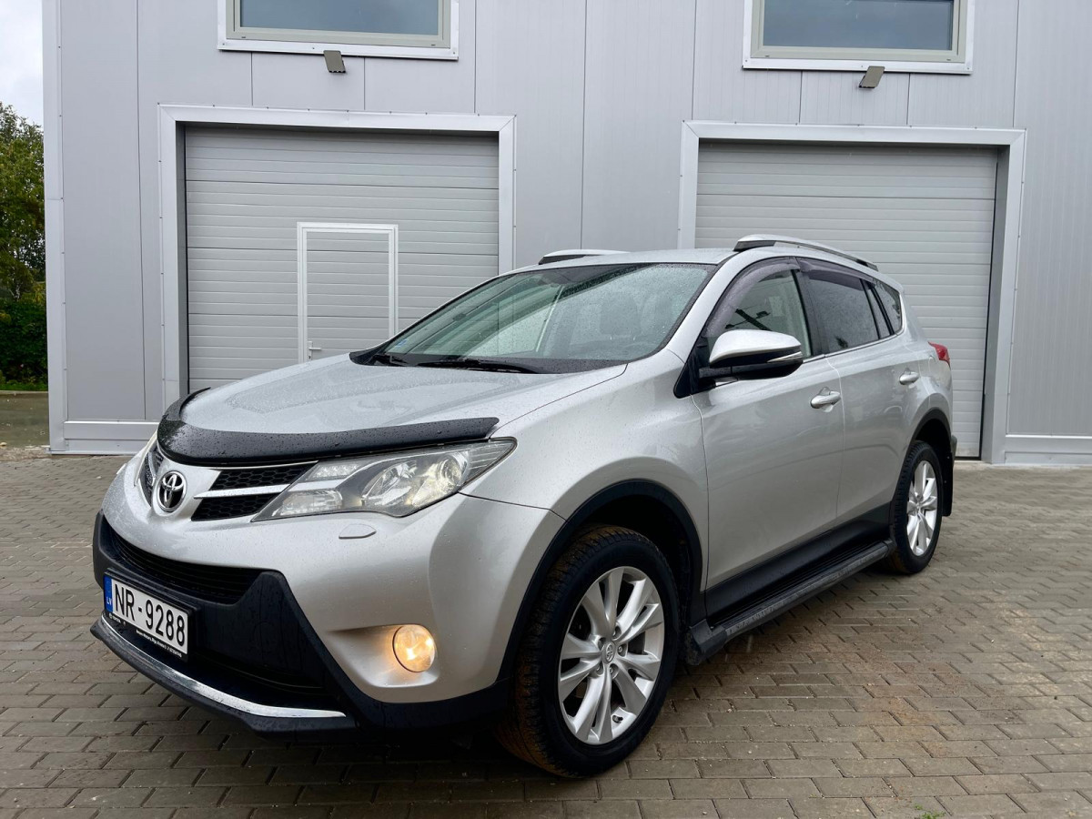 Toyota Rav4 2.2 dīzelis.