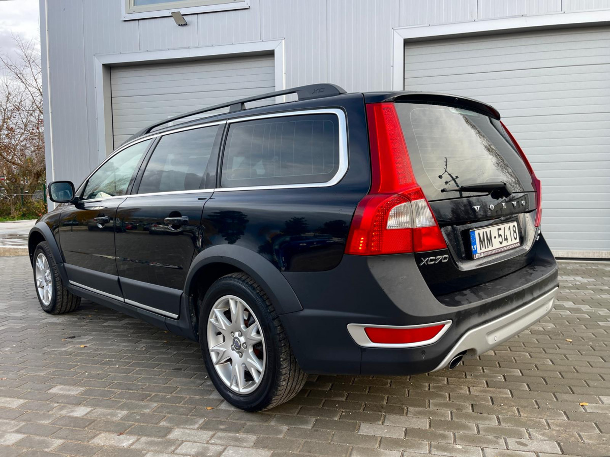 Volvo XC70 2.4D5 AWD.