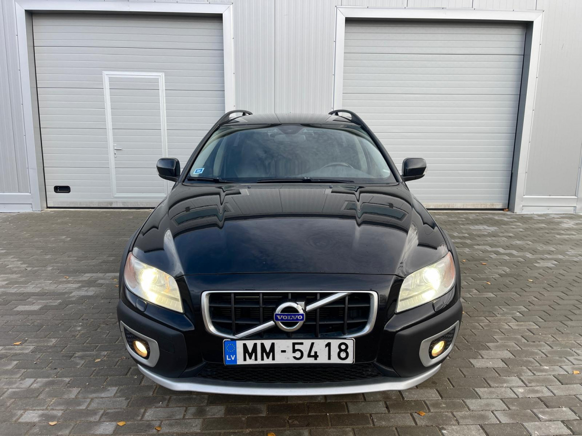 Volvo XC70 2.4D5 AWD.