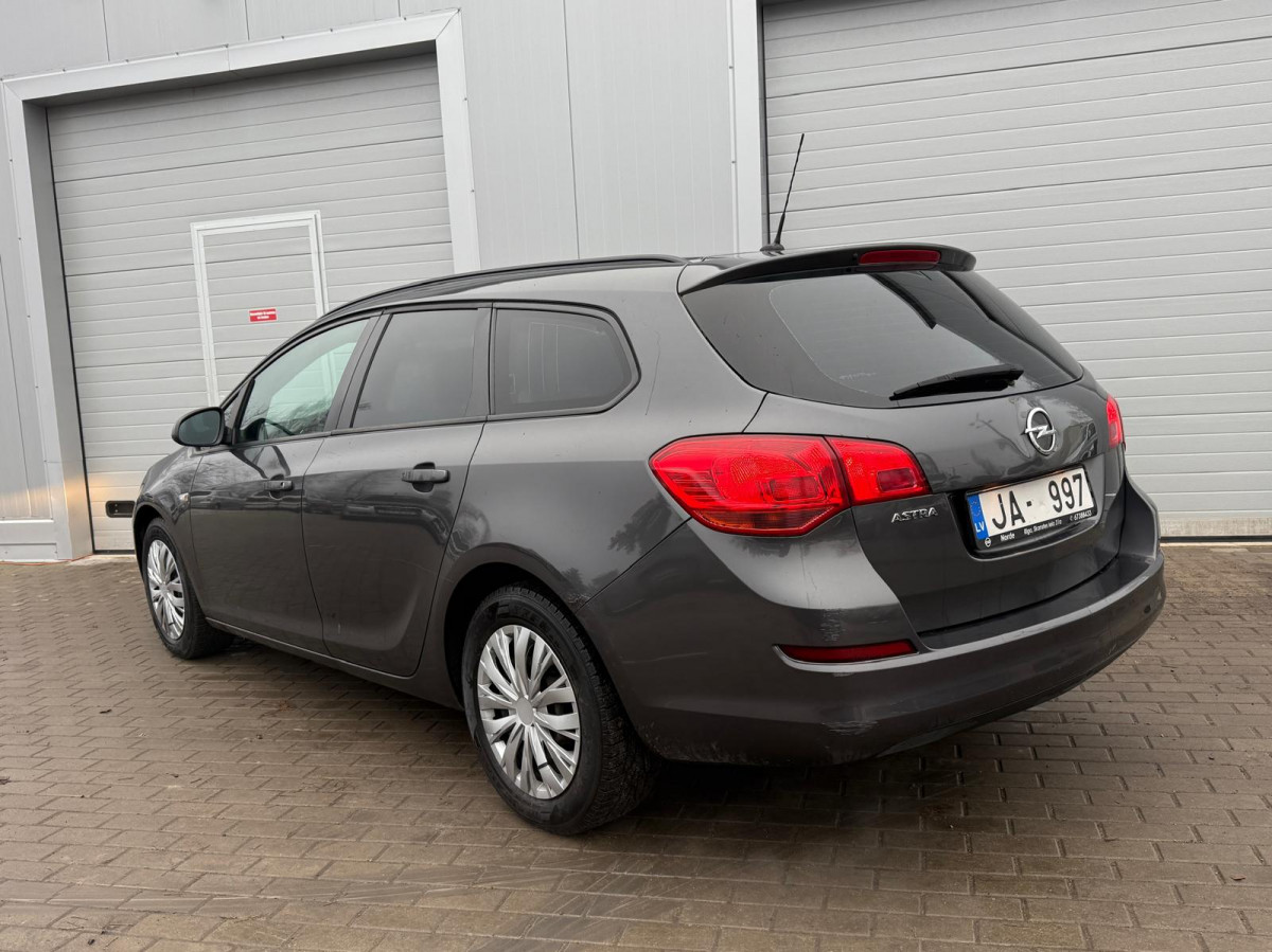 Opel Astra 1.6 benzīns.