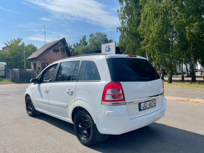 Opel Zafira 1.9 dīzelis.
