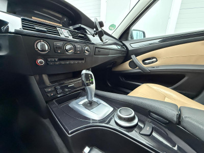 BMW 525 3.0 benzīns.