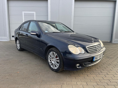 Mercedes C180, 1.8 benzīns.