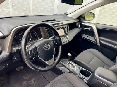 Toyota Rav4 2.2 dīzelis.