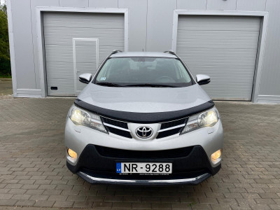 Toyota Rav4 2.2 dīzelis.