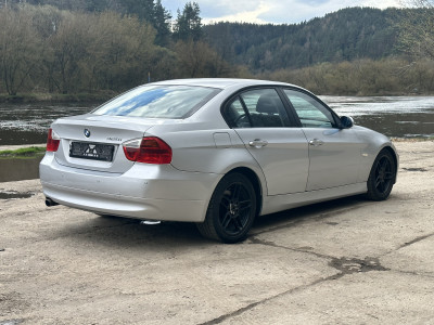 BMW 320i