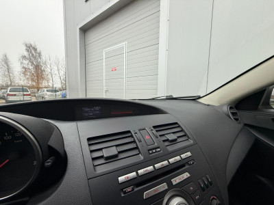 Mazda 3, 1.6 benzīns.