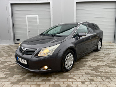 Toyota Avensis 1.6 benzīns.