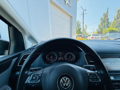 VW Sharan 1.4TSI benzīns, 7 sēdvietas.