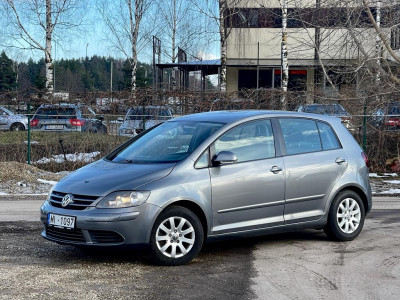 VW GOLF 1.4 benzīns.