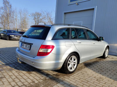 Mercedes C200 automātiskā ātrumkārba.