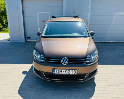 VW Sharan 1.4TSI benzīns, 7 sēdvietas.