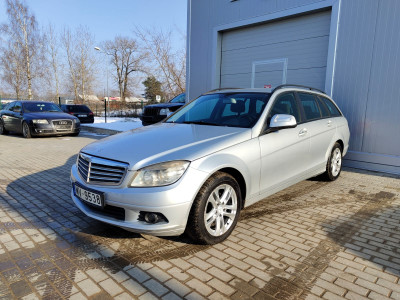 Mercedes C200 automātiskā ātrumkārba.