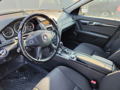 Mercedes C200 automātiskā ātrumkārba.