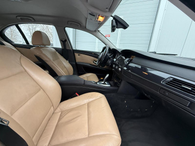 BMW 525 3.0 benzīns.