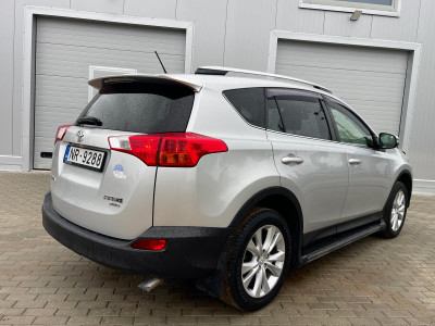 Toyota Rav4 2.2 dīzelis.