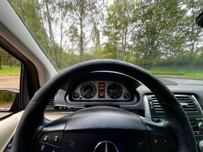Mercedes Benz B180